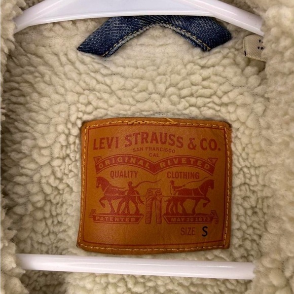 Levi's Blue Denim Jacket with Cream  Sherpa Lining Unisex Size Small - Picture 5 of 5